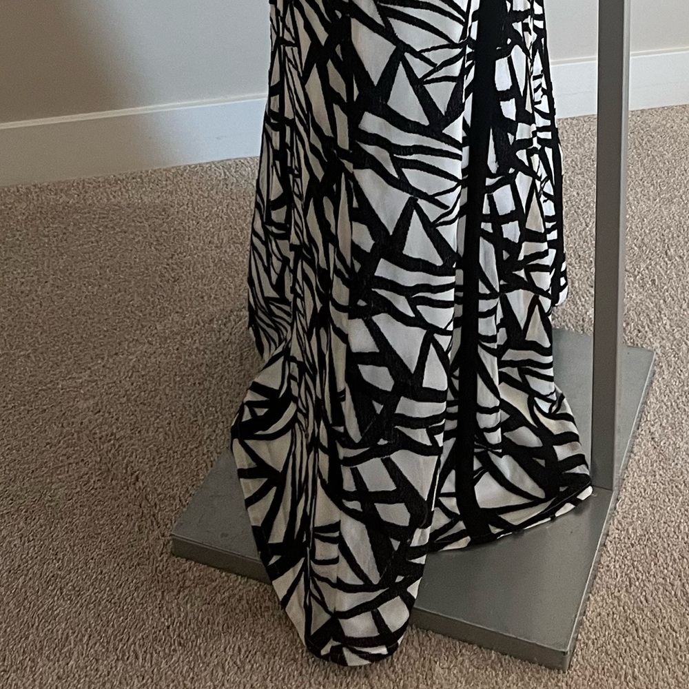 BCBGMAXAZRIA “Daniela” Sleeveless A-Line Gown – Size 2 - Picture 14 of 16